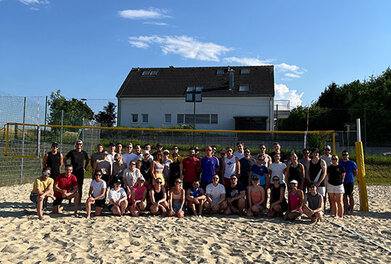 Gruppenbild beim Beachvolleyballturnier 