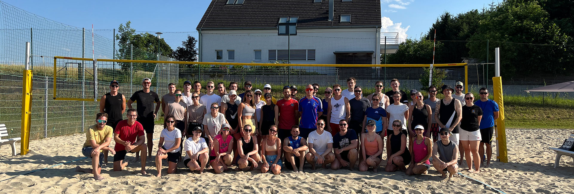 Gruppenbild beim Beachvolleyballturnier 