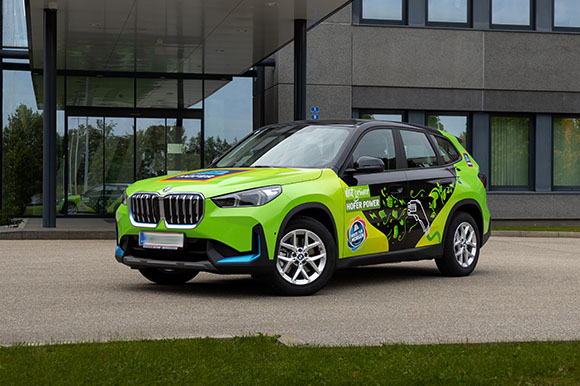 HOFER gebrandetes E-Auto