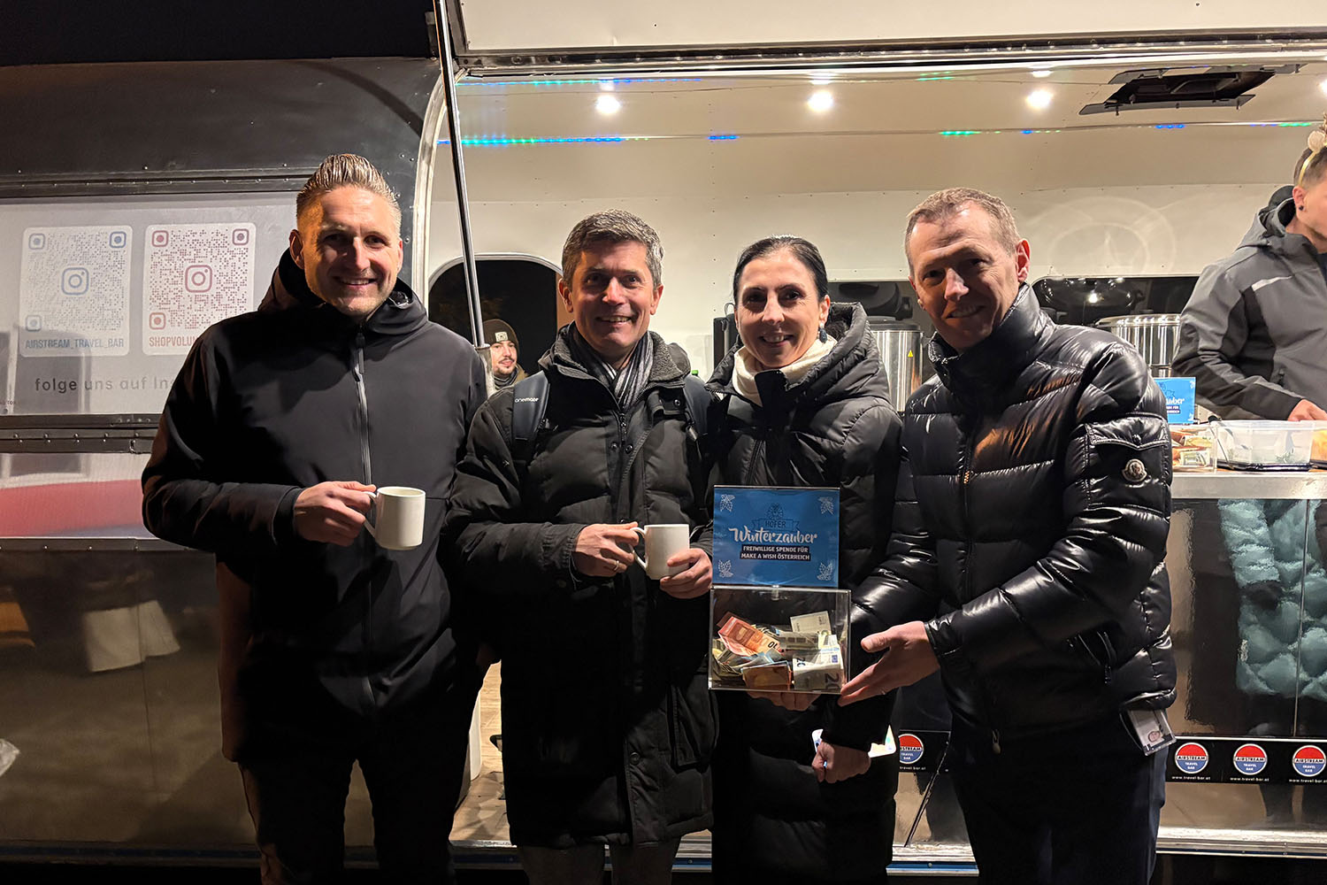 Gruppenbild mit Geschäftsleitung am Winterzauber