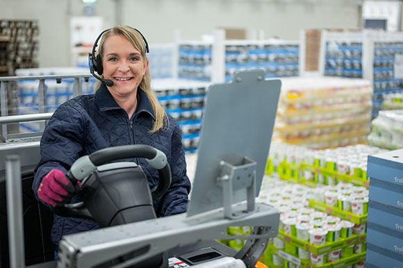 Mitarbeiterin bei der Kommission in der Logistik