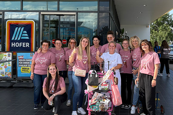 Claudia und Filialteam in ihrer Freizeit