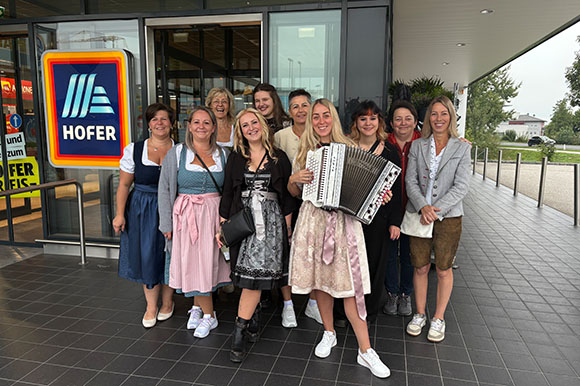 Claudia und ihr Team in Trachtenmode