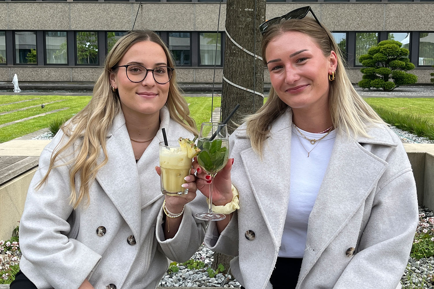 Mitarbeiter:innen bei der Afterwork Bar Mitarbeiter:innen bei der Afterwork Bar