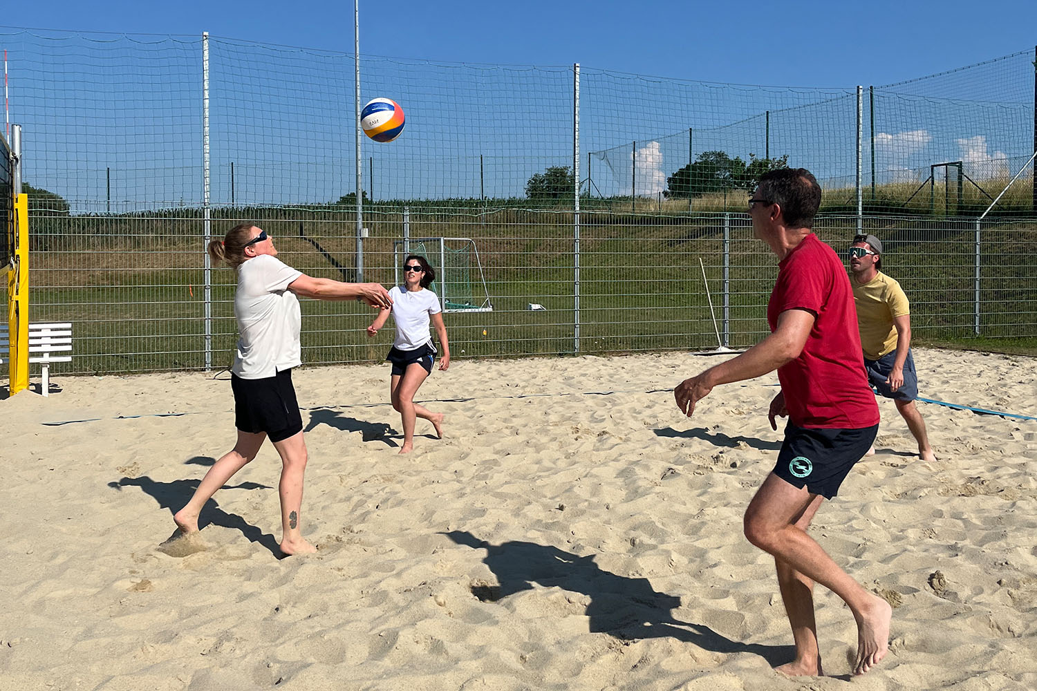 HOFER Beachvolleyballturnier 2025 Spieler:innen in Action