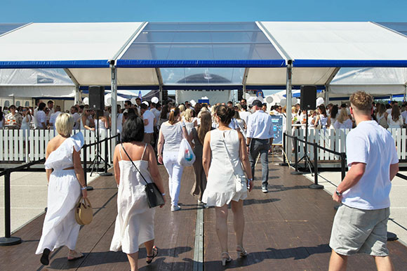 Sommerfest 2025 Eingang Zeltbereich