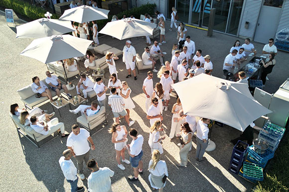Sommerfest 2025 Drohnen-Aufnahme Lounge-Bereich