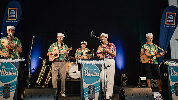 Band ,,Die Ukelietes'' beim Spielen am HOFER Sommerfest