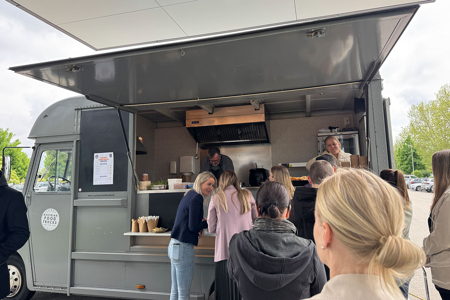 FairHOF Foodtruck zu Gast Blick auf den FairHOF Foodtruck