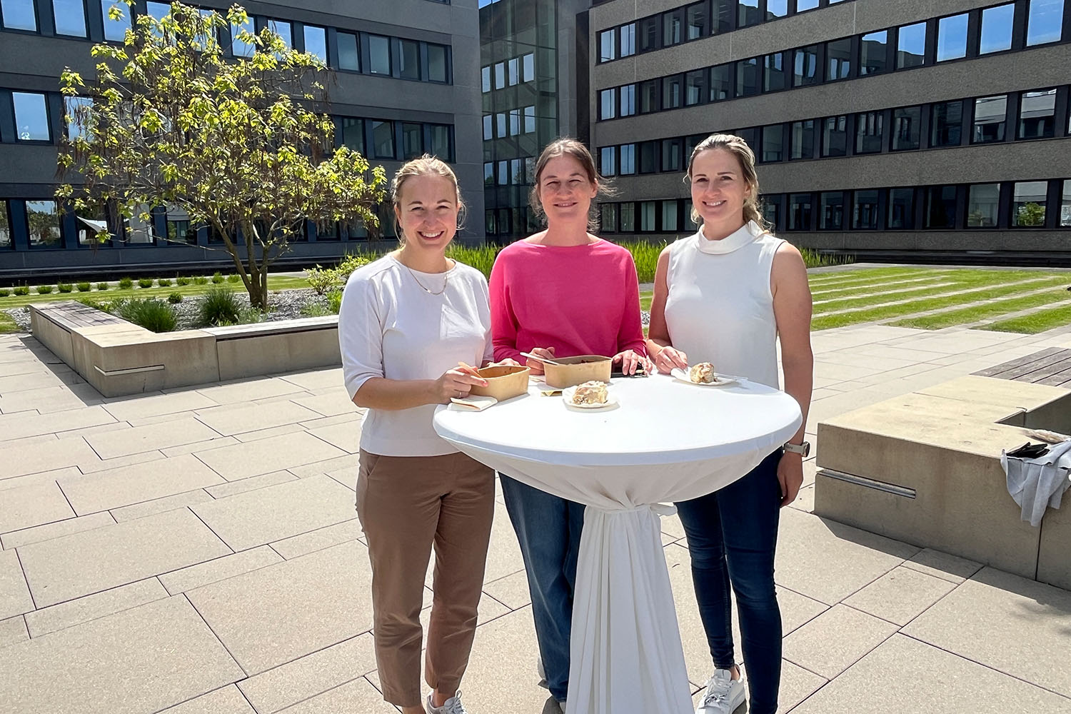 FairHOF Foodtruck zu Gast Gruppenbild beim FairHOF Foodtruck