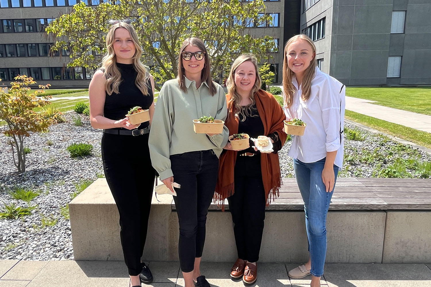 FairHOF Foodtruck zu Gast Gruppenbild beim FairHOF Foodtruck