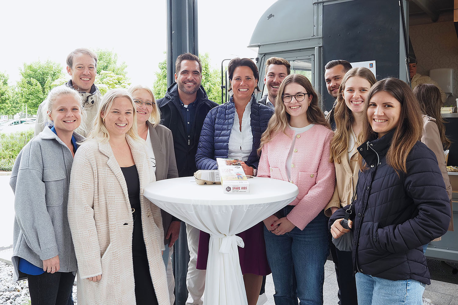 FairHOF Foodtruck zu Gast Gruppenbild beim FairHOF Foodtruck