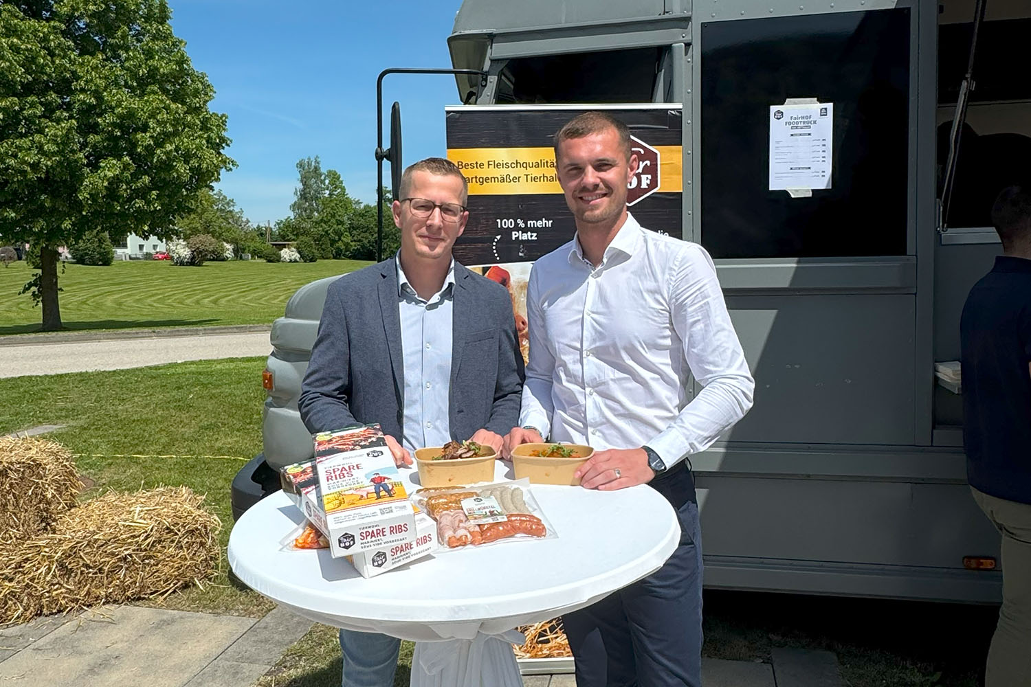 FairHOF Foodtruck zu Gast Gruppenbild beim FairHOF Foodtruck